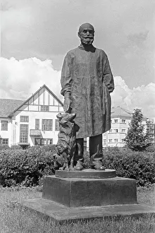 Physiologist: Ivan Pavlov's monument, 1959