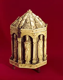 Ciborium: Ivory vessel for altar bread