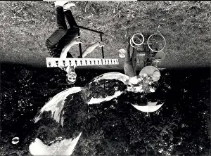 Intention: Iwan Pestalozzi, sculptor, with soap bubble machine, Zurich
