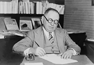 Isadore: Izzy Einstein (1880-1938) signing contract ?