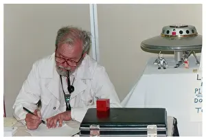 Ufos: J ALLEN HYNEK