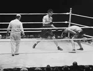 Unanimous: Jack Dempsey's famous crouching attack in the fourth