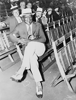 Carnera: Jack Johnson (1878-1946) smoking a cigar ?