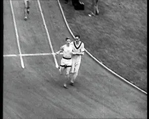 Lovelock: Jack Lovelock Running Down a Track