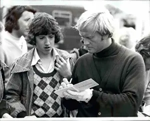 Nicklaus: Jack Nicklaus signs autograph, Carnoustie, Scotland