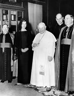 Mantilla: Jacqueline Kennedy in an audience with Pope ?