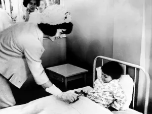 Bogota: Jacqueline Kennedy (left), presents a patient ?