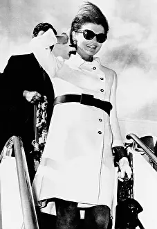 Bouvier: Jacqueline Kennedy, wearing a white coat ?