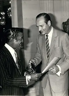 Chirac: Jacques Chirac awards medal to Sammy Davis Jr