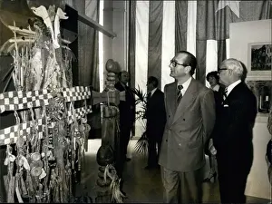 Totem: Jacques Chirac and Kenneth Rush view Indian totem