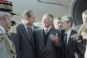 Welcomes: Jacques Chirac visits Russia