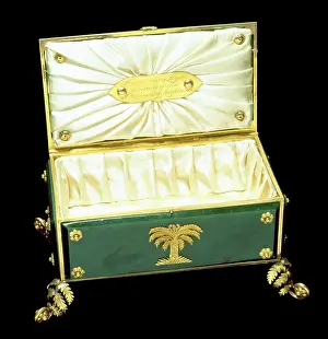Jade: Jade and gold casket (Lid open)