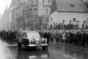 Hearse: Jan Palach - funeral procession - hearse - Prague