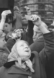Palach: Jan Palach - funeral - procession - mirror