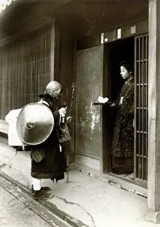 Hausfrau: Japan in the 1920th - Medicant