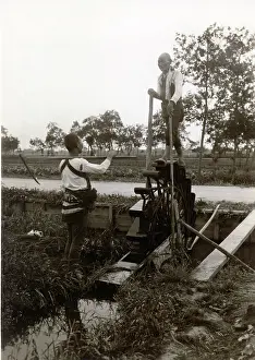 Irrigating: Japan in the 1920th - Watering
