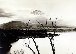 Vulcano: Japan in the early 1920th