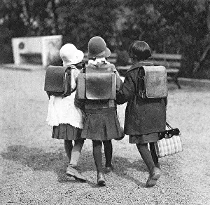 Schoolkids: Japan - Three young schoogirls