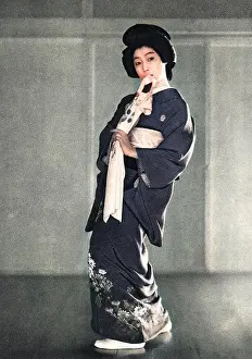 Scarves: A Japanese lady dances