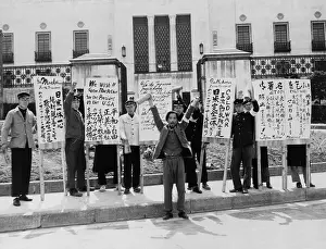 Lcgr1411: Japanese men support for General Douglas MacArthur