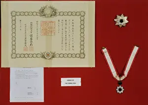 Hinton: Japanese order of rising sun and class - Christopher Hinton