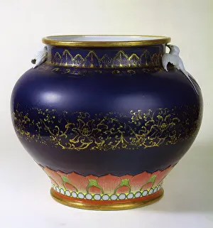 1570: Jar with Underglaze Blue Decoration