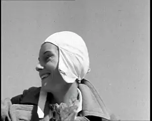 Batten: Jean Batten in Flying Gear Smiling to Crowds