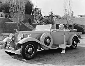 Harlow: Jean Harlow with a Packard, 1932/33