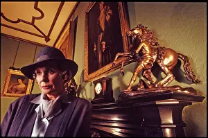 Shone: Jean Simmons in character