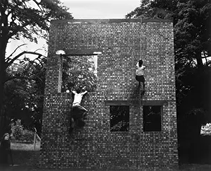 Jedburgh: Two Jeds scale brick wall in training exercises