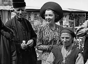 Jugo: Jenny Jugo at a market in Sofia, 1940