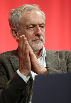 Sitzen: Jeremy Corbyn MP
