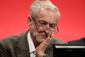 Sitzen: Jeremy Corbyn MP