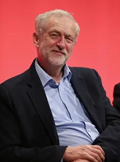 Sitzen: Jeremy Corbyn MP