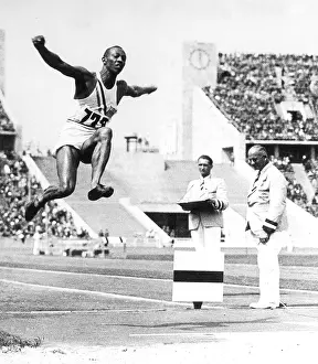 Owens: Jesse Owens at Broad Jumping