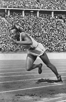 Lcgr1703: Jesse Owens at start of record breaking 200 meter