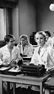 Jessie: Jessie Vihrog and Brigitte Helm in Eine von uns, 1932