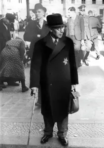 Humiliation: Jewish citizen in Berlin