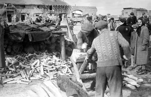 Sawing: Jews in the Ghetto of Kutno, 1940