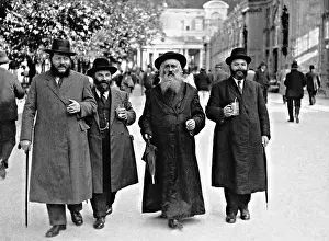 Strolling: Jews in Marienbad