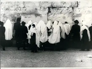Wailing: Jews praying for peace at the Wailing Wall, Jerusalem