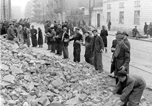 Remove: Jews working in Warsaw, 1939