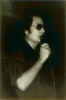 Charismatic: Jim Jones speaking to the group of fact ?