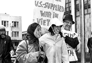 Baez: Joan Baez protesting against federal income ?