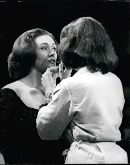 Arias: Joan Sutherland, opera singer, and makeup artist