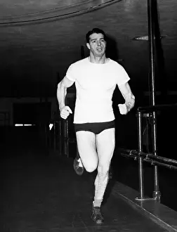 Dimaggio: Joe DiMaggio gets into shape before spring ?