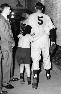 Dimaggio: Joe DiMaggio and his son walk to the locker ?