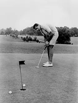 Tuscaloosa: Joe Namath playing golf at the University ?
