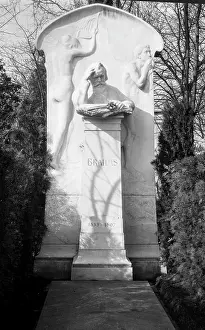 Werian: Johannes Brahms grave of honor