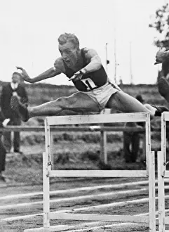 Hurdles: John Anderson, 1930